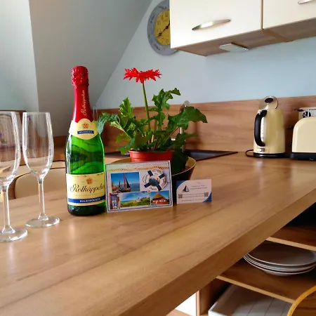Lavendelblume - 4 Sterne Inklusive Eigene Bikebox Mit Strom - Waeschepaket - Power Wlan - Parkplatz # Bestpreisgarantie # Apartment Zingst